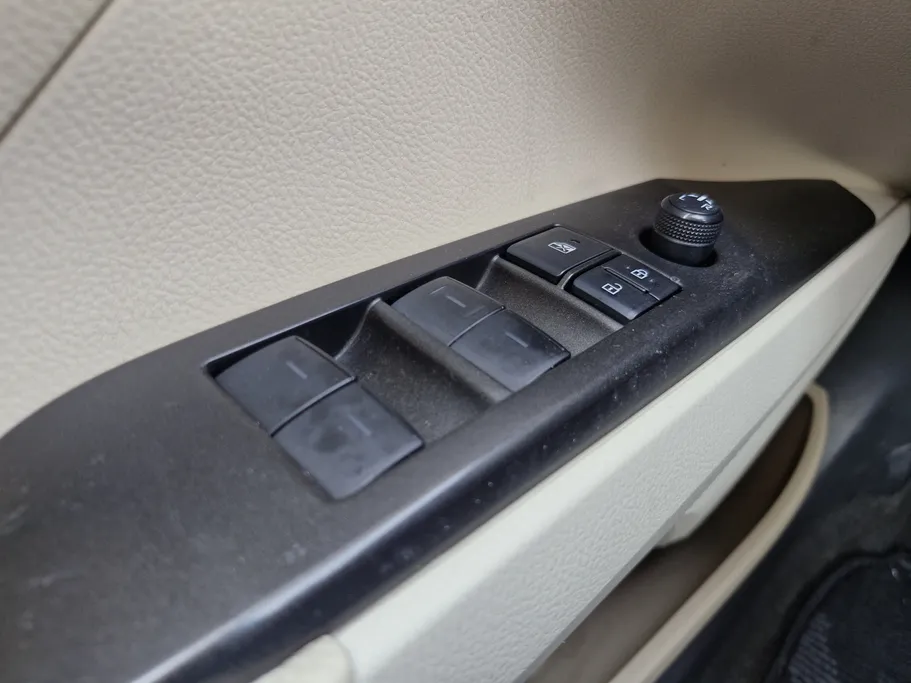 تويوتا كامري LE 2024 