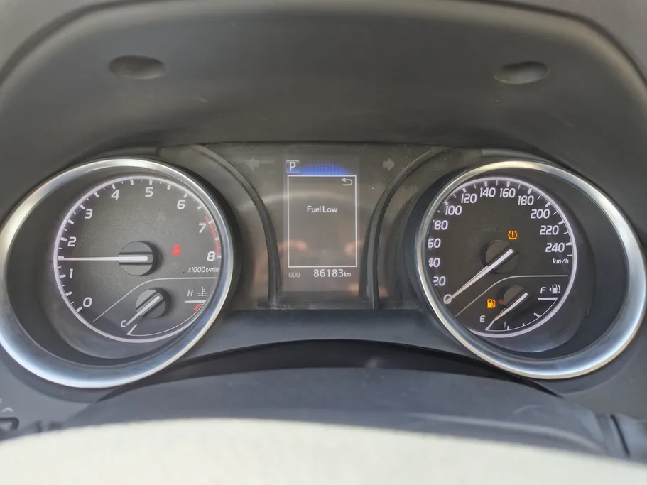 تويوتا كامري LE 2024 