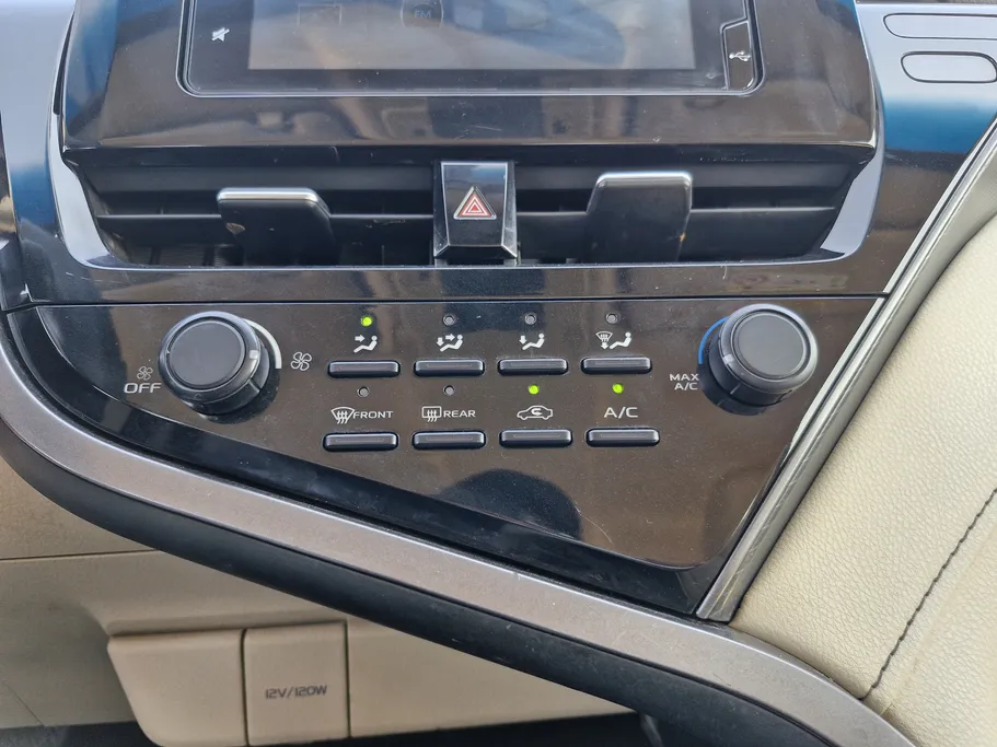 تويوتا كامري LE 2024 