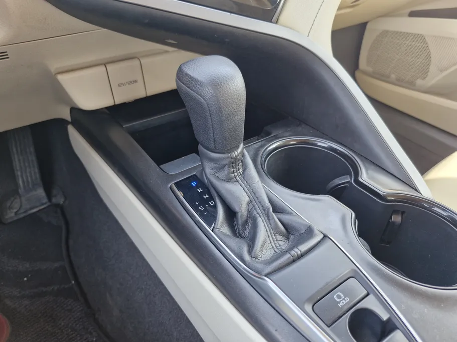 تويوتا كامري LE 2024 