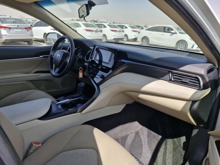 تويوتا كامري LE 2024 