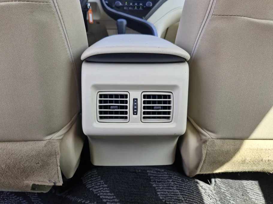 تويوتا كامري LE 2024 