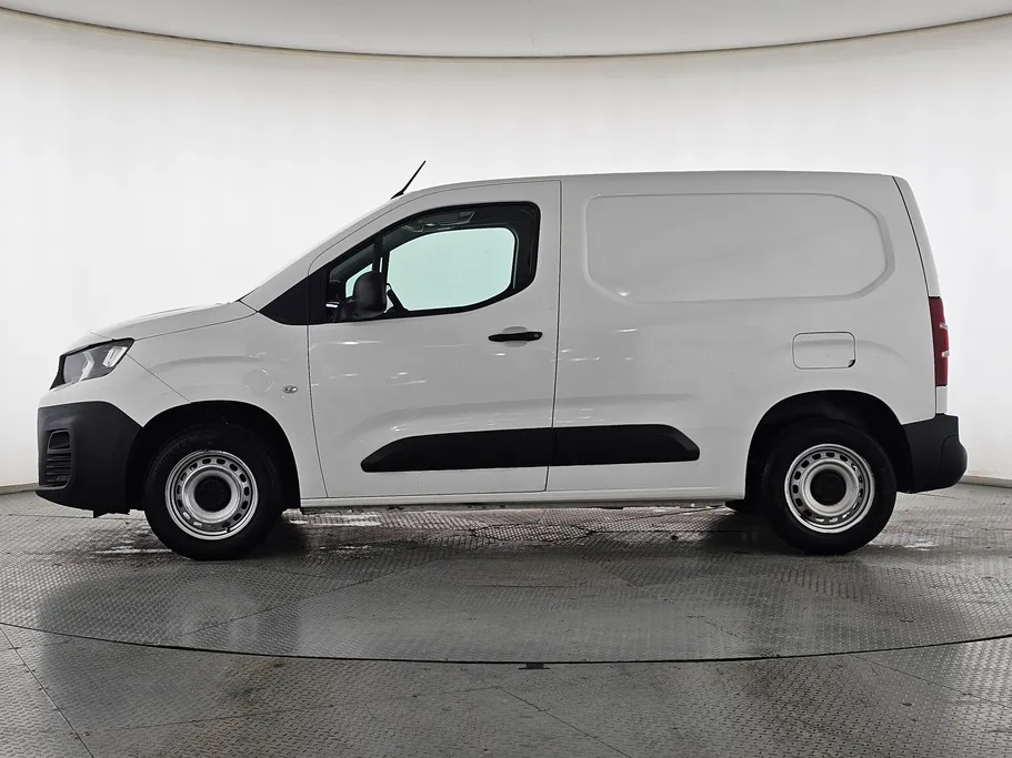 2022 Peugeot Partner Short van 