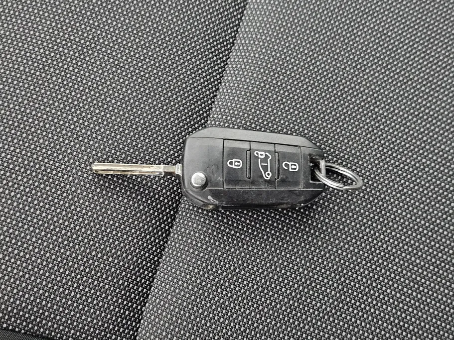 2022 Peugeot Partner Short van 