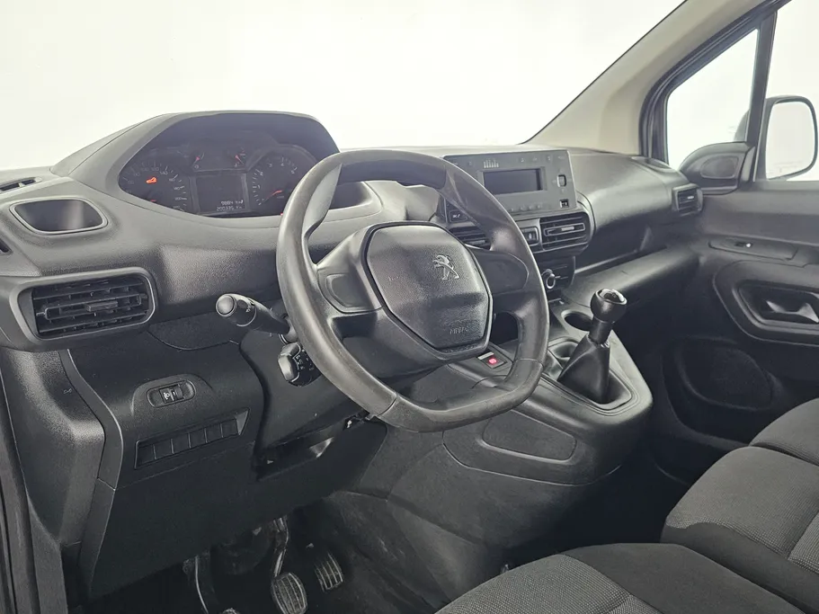 2022 Peugeot Partner Short van 