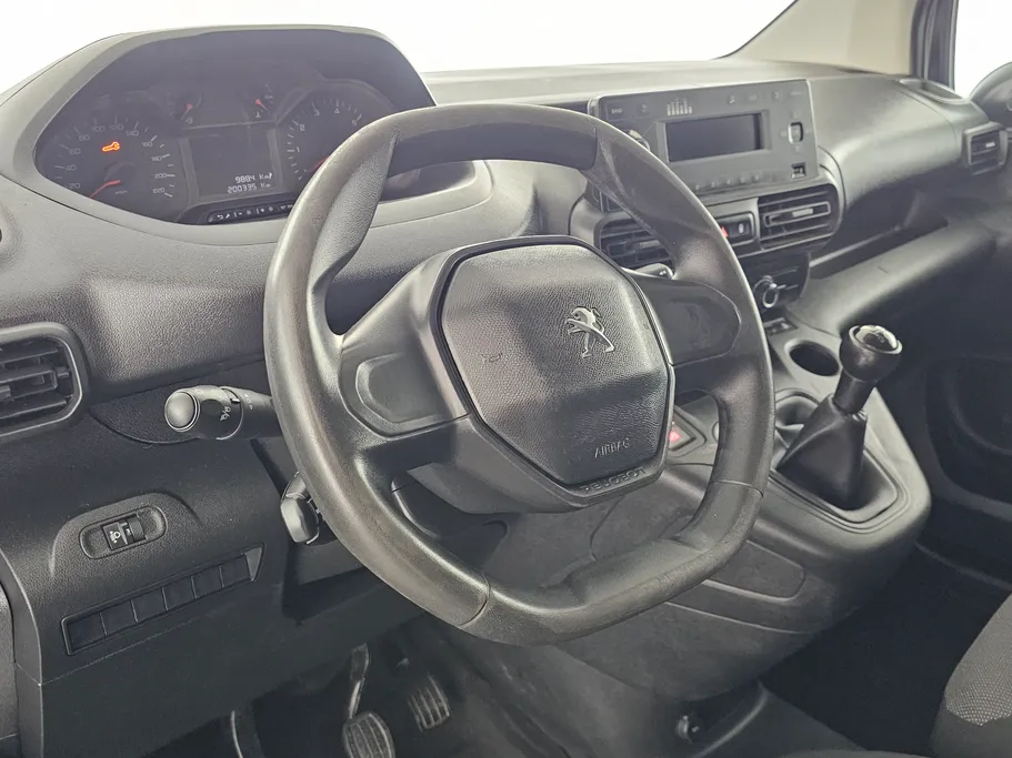 2022 Peugeot Partner Short van 