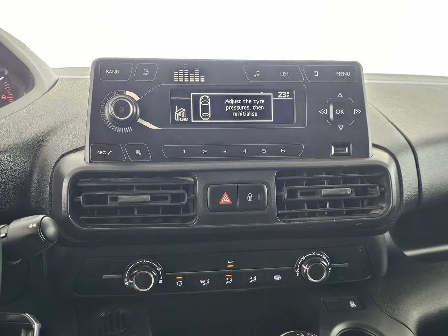 2022 Peugeot Partner Short van 