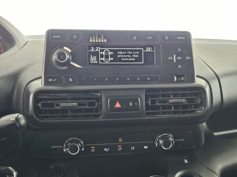 2022 Peugeot Partner Short van 