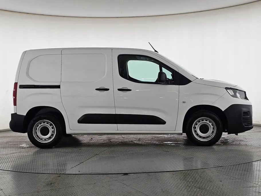 2022 Peugeot Partner Short van 