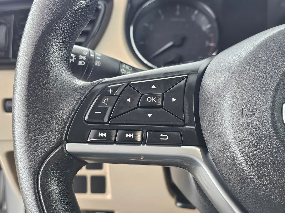 2022 نيسان Xtrail S 5 Seats 