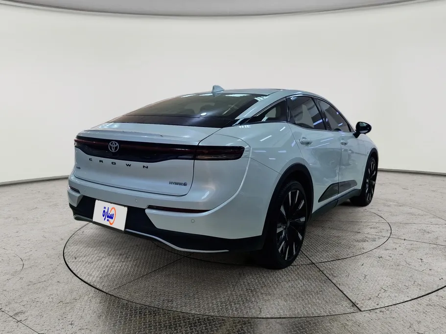 تويوتا كراون Majesta 2023 