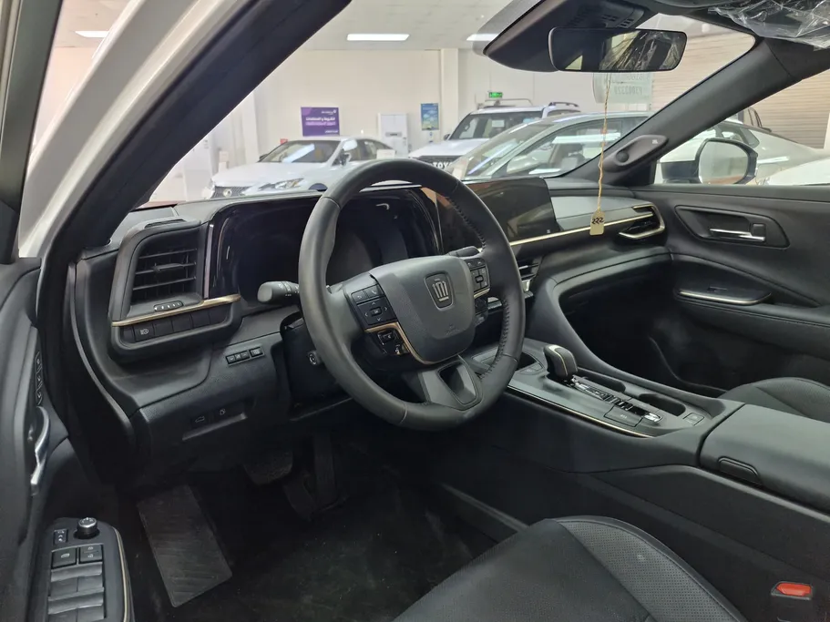 تويوتا كراون Majesta 2023 