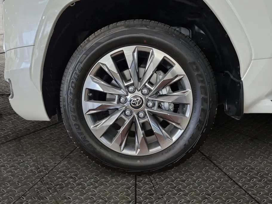 2024 Toyota Land Cruiser VX 