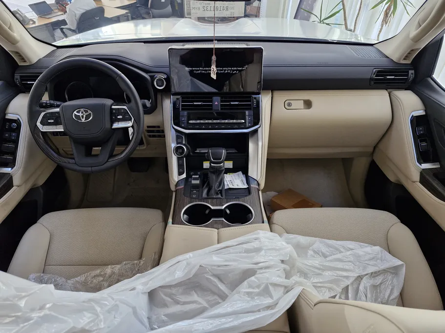 2024 Toyota Land Cruiser VX 