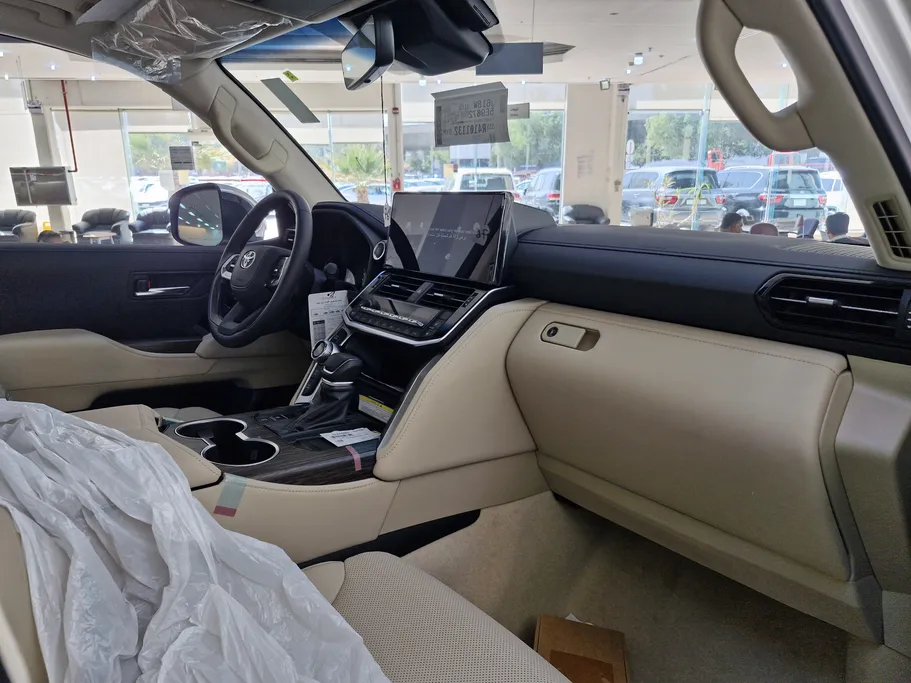 2024 Toyota Land Cruiser VX 
