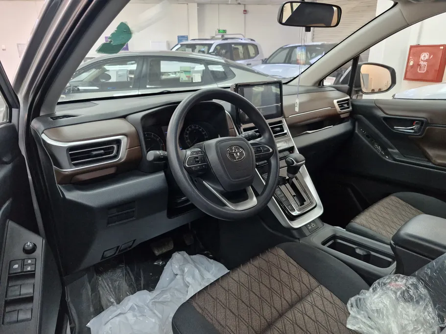 تويوتا اينوفا GL 2025 