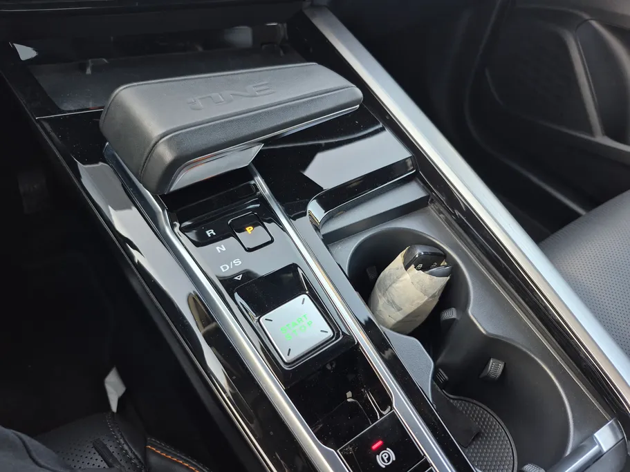 ام جي وان LUX 2024 