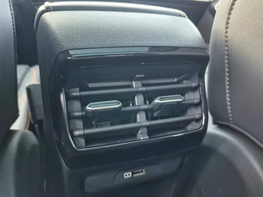 ام جي وان LUX 2024 