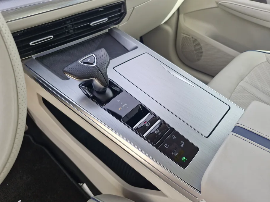 ام جي ويل لاكجري 2024 