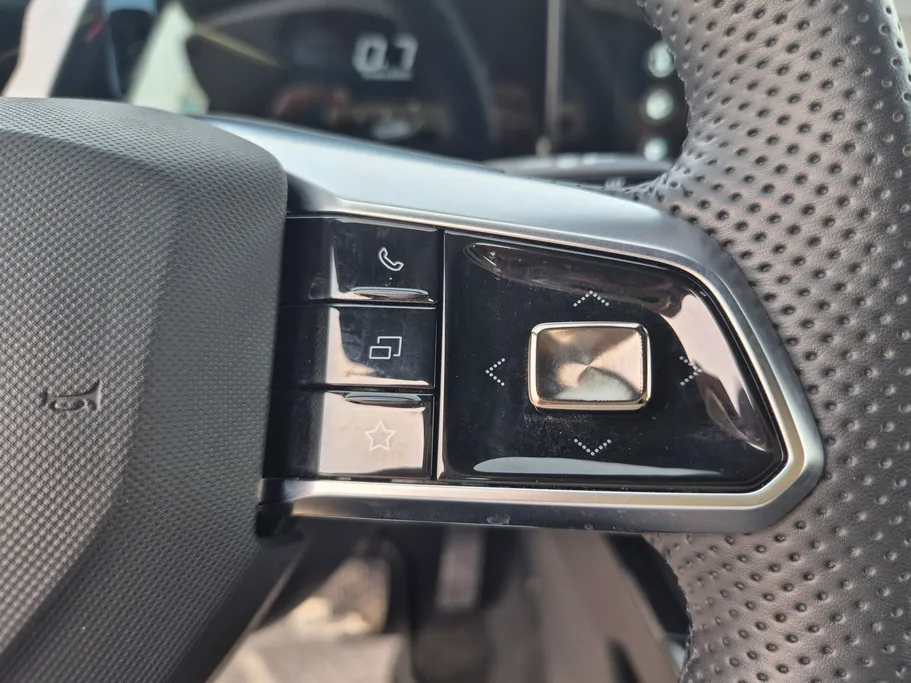 ام جي وان LUX 2024 