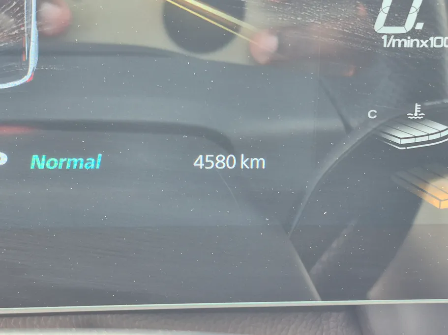 ام جي وان LUX 2024 