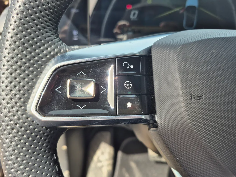 ام جي وان LUX 2024 