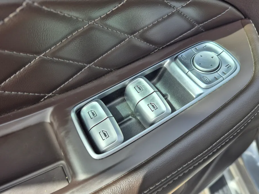 ام جي RX8 LUX 2024 