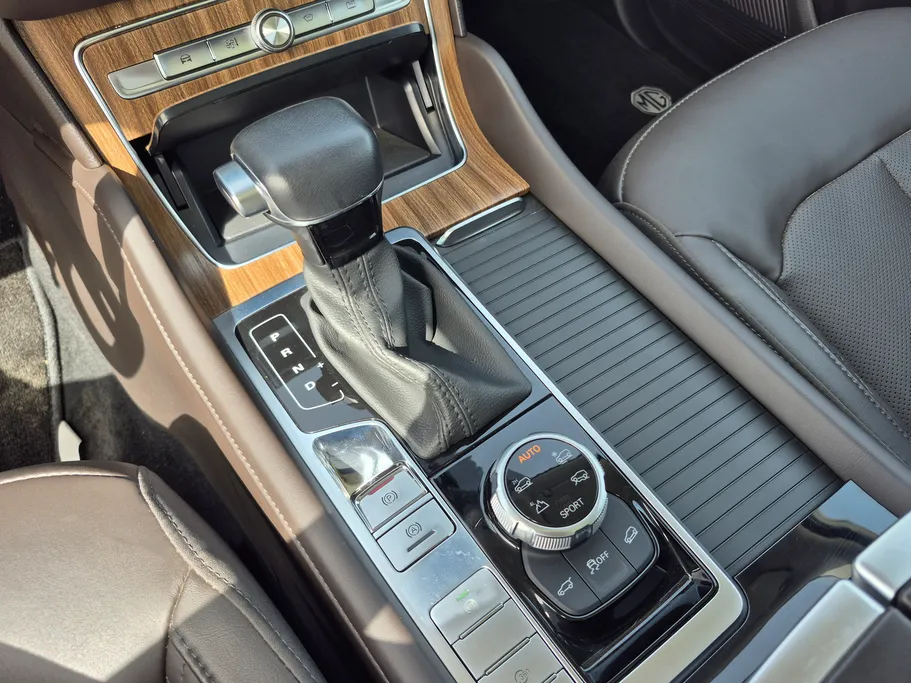 ام جي RX8 LUX 2024 