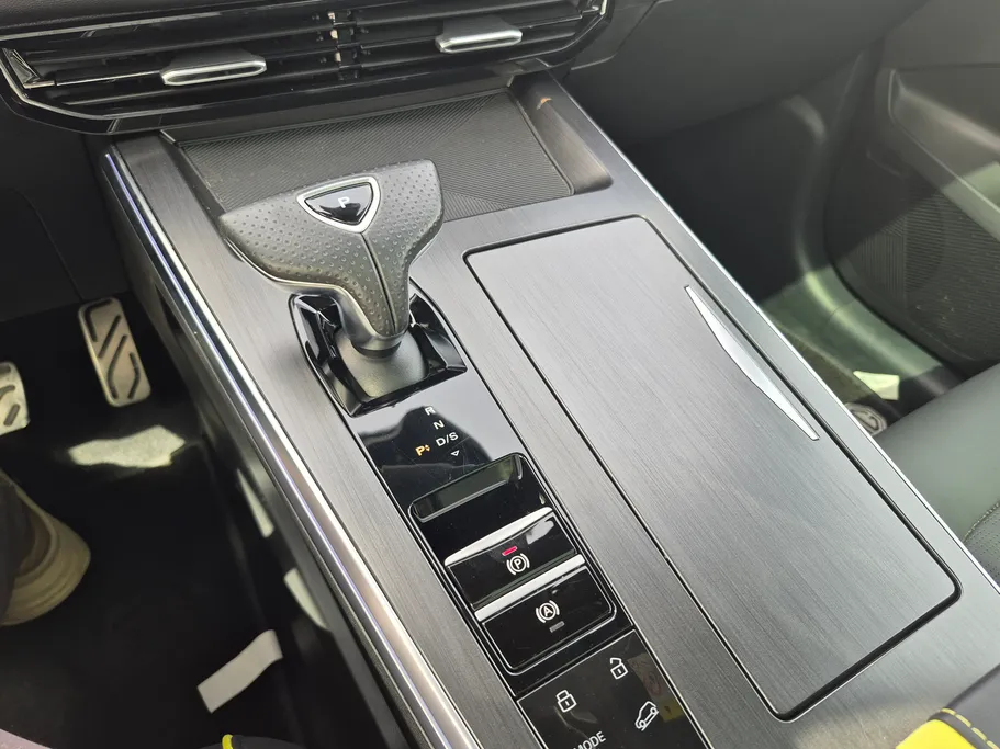 ام جي ويل لاكجري 2024 