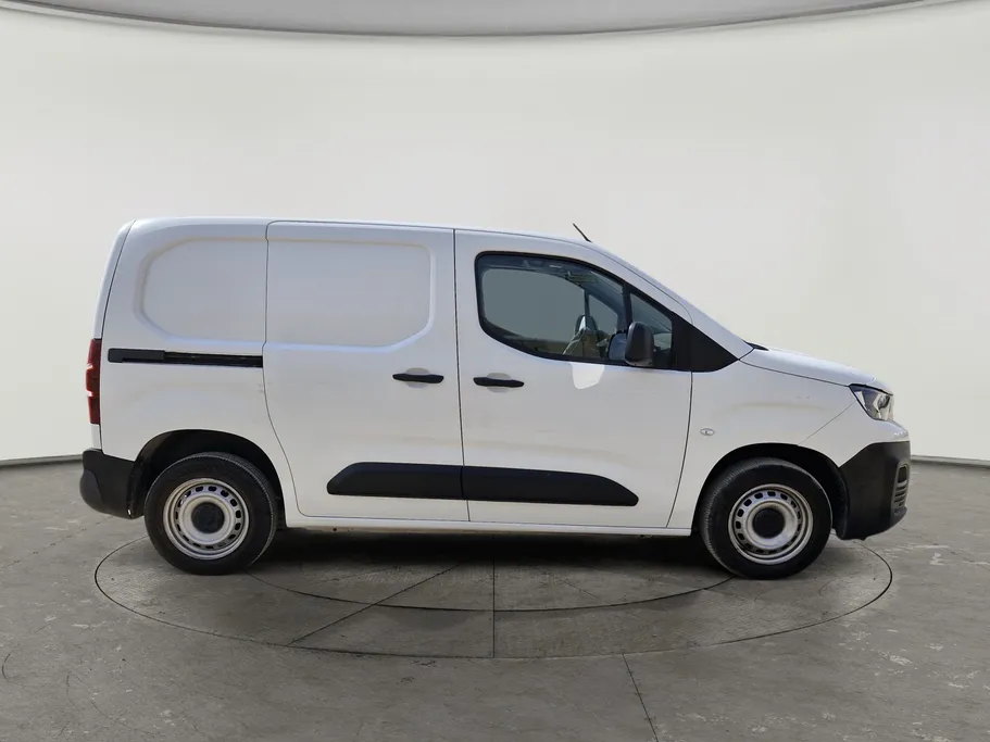 2022 Peugeot Partner Short van 