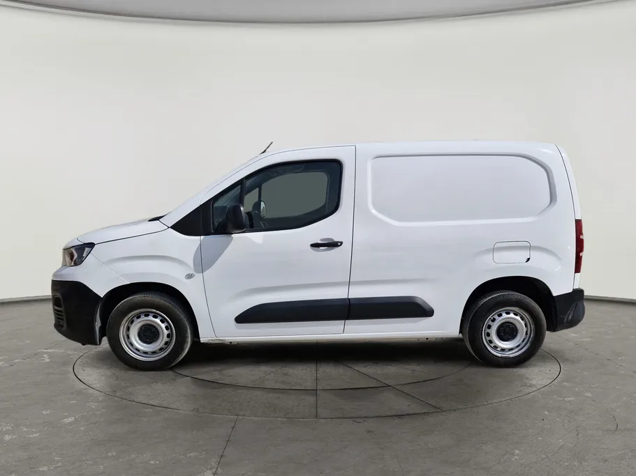 2022 Peugeot Partner Short van 