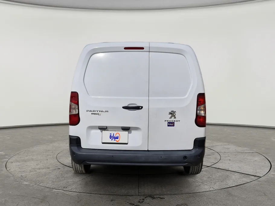 2022 Peugeot Partner Short van 