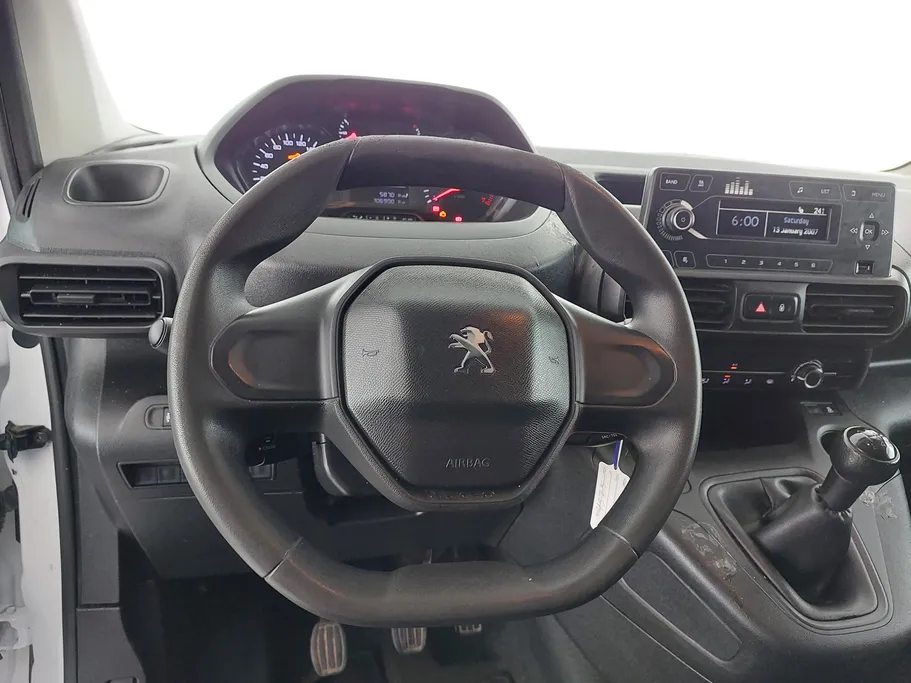 2022 Peugeot Partner Short van 