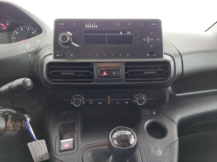 2022 Peugeot Partner Short van 