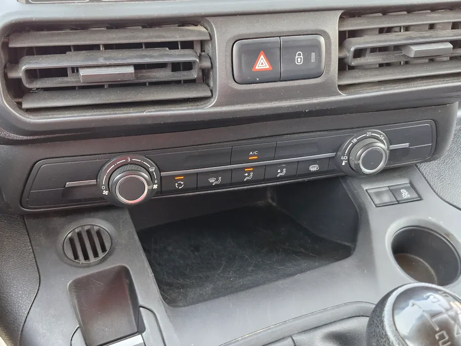 2022 Peugeot Partner Short van 