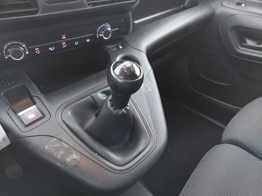 2022 Peugeot Partner Short van 