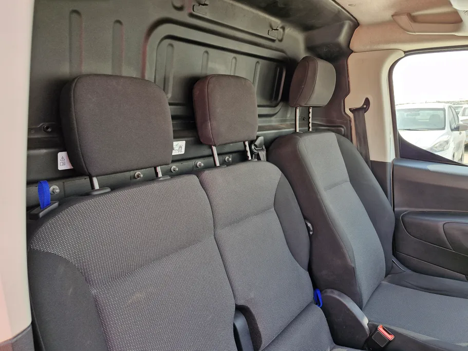 2022 Peugeot Partner Short van 