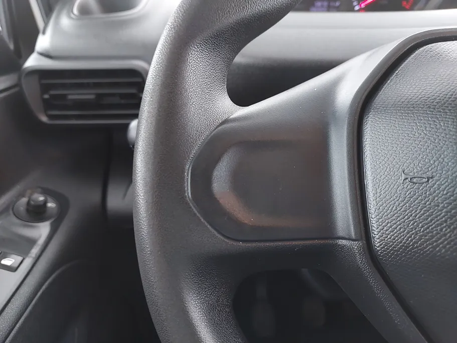 2022 Peugeot Partner Short van 