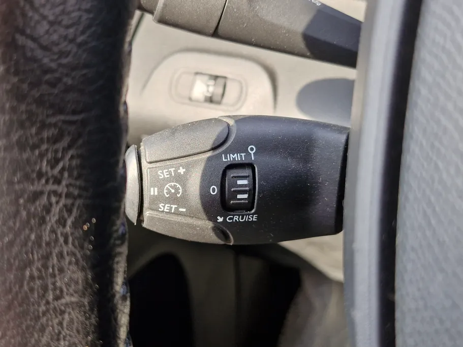 2022 Peugeot Partner Short van 