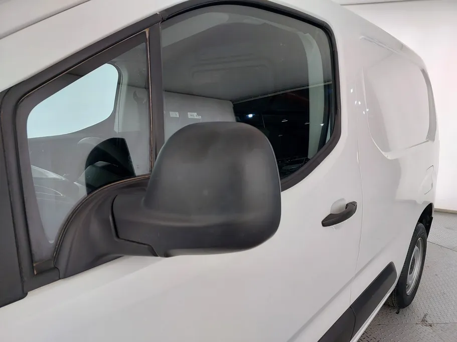 2022 Peugeot Partner Short van 