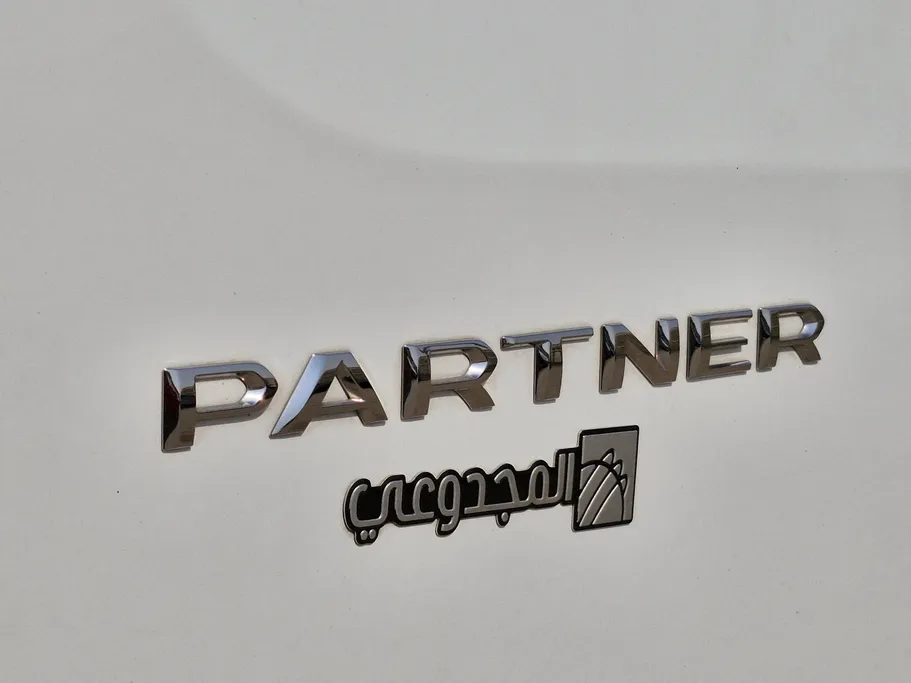 2022 Peugeot Partner Short van 