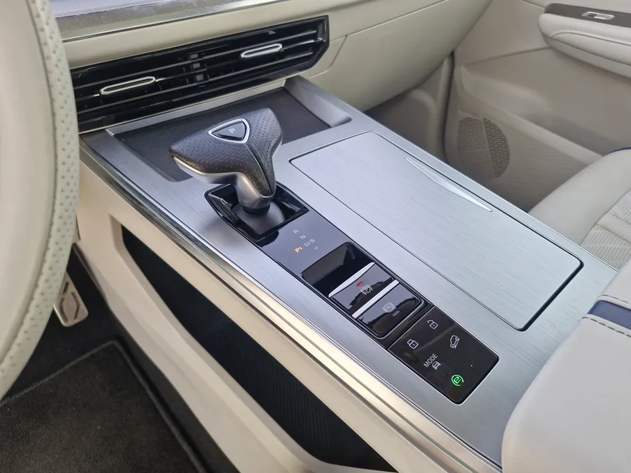 ام جي ويل لاكجري 2024 