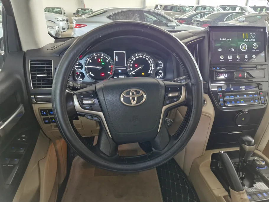 تويوتا لاندكروزر Grand Touring 2021 