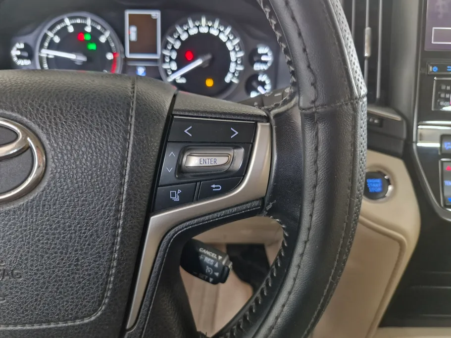 تويوتا لاندكروزر Grand Touring 2021 