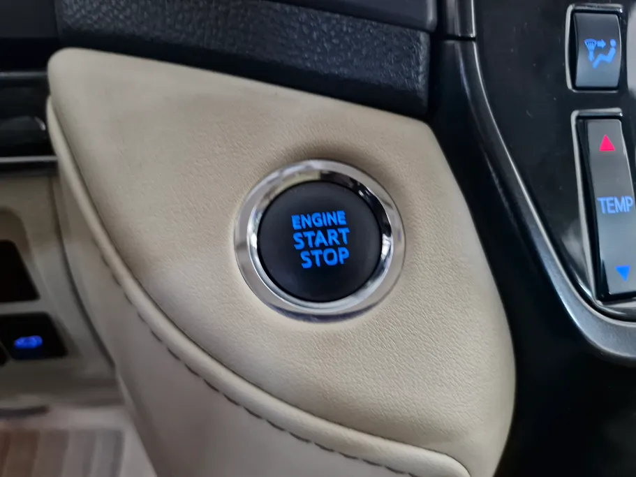 تويوتا لاندكروزر Grand Touring 2021 