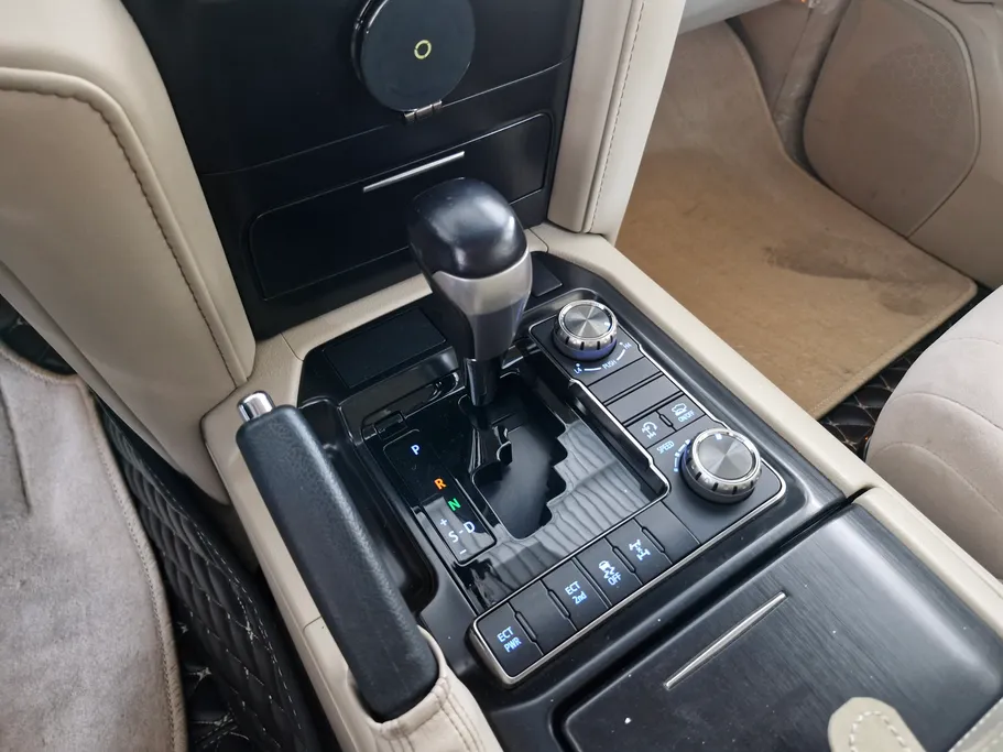 تويوتا لاندكروزر Grand Touring 2021 