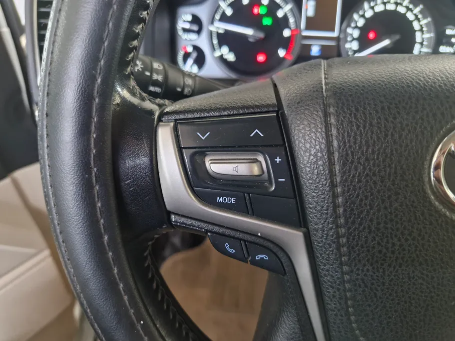 تويوتا لاندكروزر Grand Touring 2021 