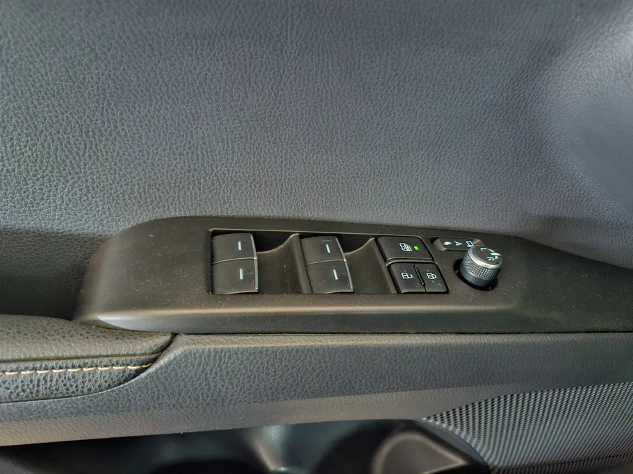 تويوتا كامري LE 2025 