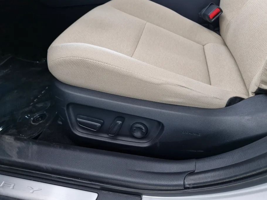 تويوتا كامري LE 2025 