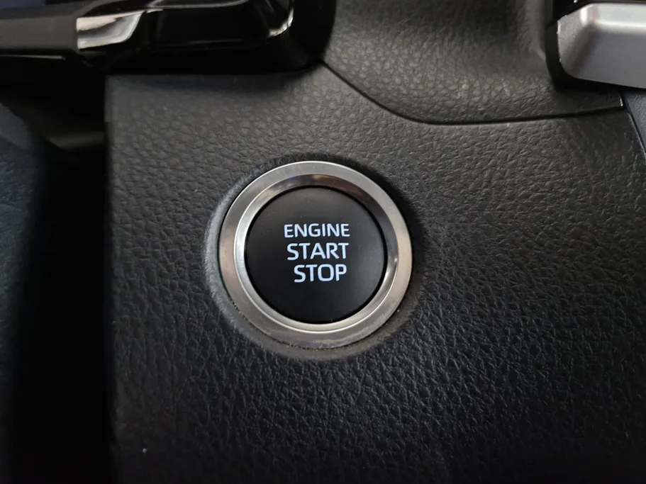 تويوتا كامري LE 2025 